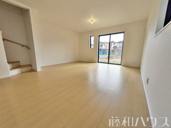 C号棟　リビング　【春日井市高山町４丁目】