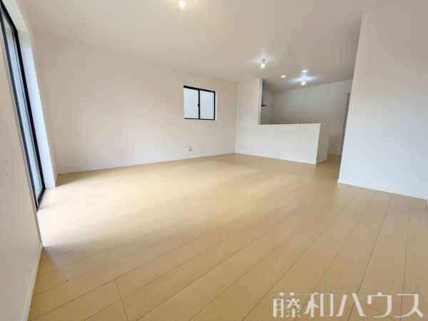 C号棟　リビング　【春日井市高山町４丁目】