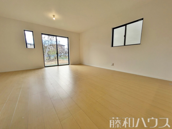 C号棟　リビング　【春日井市高山町４丁目】