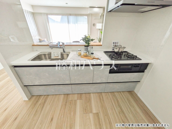 キッチン　【吉祥寺北パーク・ホームズ】
使いやすくスタイリッシュなシステムキッチンには、毎日お使いになる方の視点が存分に活かされています。　