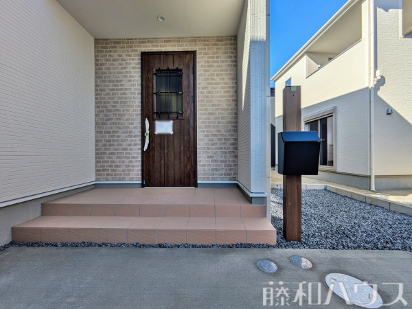 5号棟　玄関　【小牧市小木２丁目】