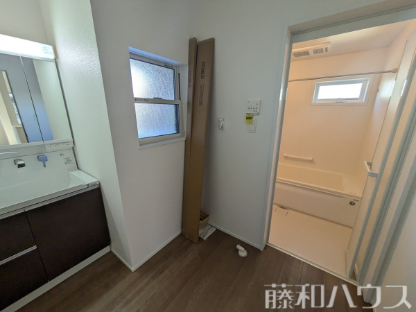 洗面室　【春日井市妙慶町２丁目】