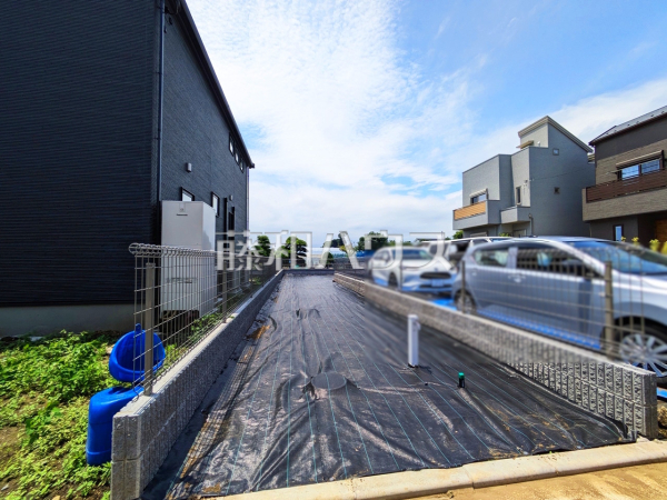 5号地　 道路から奥まった住まいは、車や人通りも気にならずプライバシーの確保された住空間を保つことができます。 　【立川市西砂町１丁目】