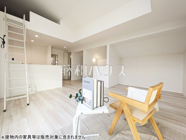 ≪3号棟　リビング≫リビングイン階段によりいつも家族を身近に感じられます。「行ってきます」「お帰りなさい」を感じ、コミュニケーションの取れる空間となりそうです。【世田谷区千歳台５丁目】　