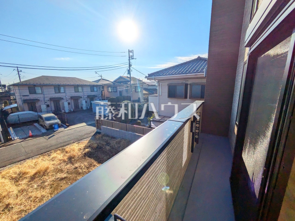 ≪3号棟　バルコニー≫南向きのバルコニーは日差しもたっぷり注ぎ、お洗濯物もよく乾きます。　【世田谷区千歳台５丁目】