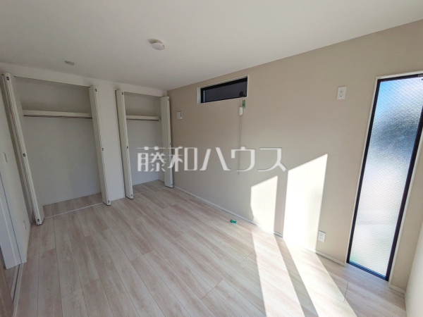 ≪3号棟　居室≫各居室にはクローゼットを完備し、家具を置くスペースが確保しやすい設計がされております。【世田谷区千歳台５丁目】　
