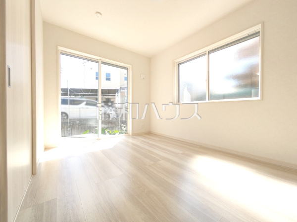 居室　【八王子市元八王子町１丁目】