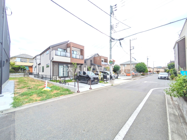 接道状況および現場風景　【日野市大字川辺堀之内】運転、駐車が苦手な方にも嬉しい前面道路5m！