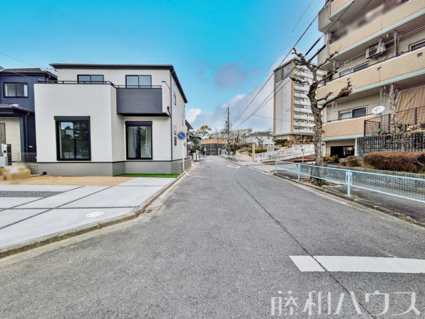 接道状況および現場風景　【春日井市岩成台１０丁目】
