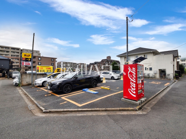 コインパーキングが徒歩1分（約22ｍ）にございます。 お住まい探しは、家の良し悪しだけでなく周辺環境も重要なポイントです。ぜひ一度お客様の目でご覧ください。 　【コートハウス三鷹】