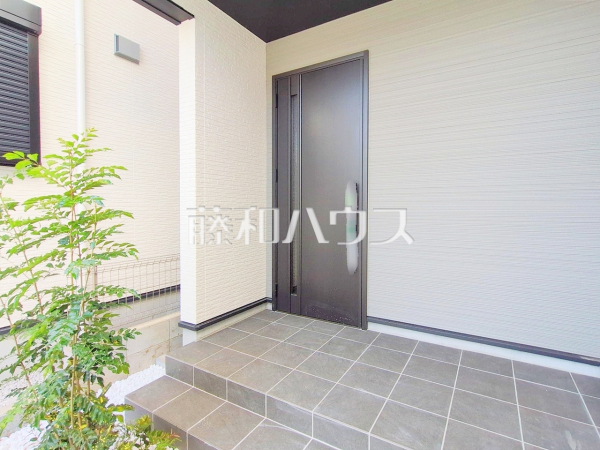 2号棟　玄関　【新座市畑中２丁目】