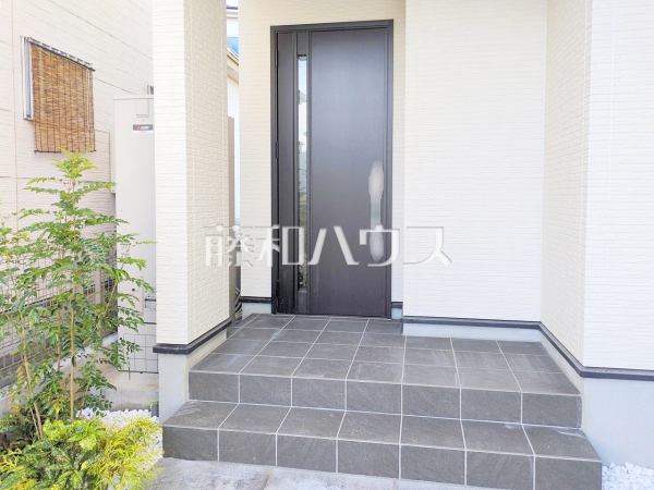 3号棟　玄関　【新座市畑中２丁目】
