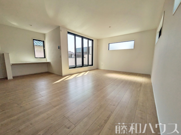 リビング　【名古屋市北区中味鋺１丁目】