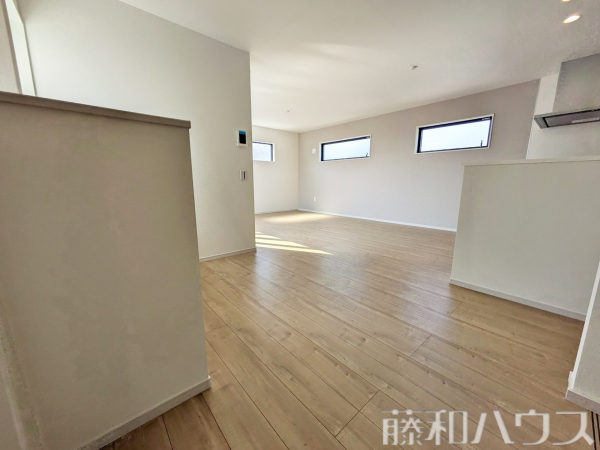 リビング　【名古屋市北区中味鋺１丁目】