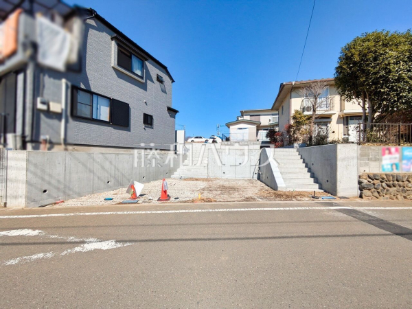 1号地　現地写真　【東久留米市中央町２丁目】 建物のプレゼンをさせていただきますので、実際の完成イメージを思い描いていただくことができます。お気軽にお問合せ下さい。 