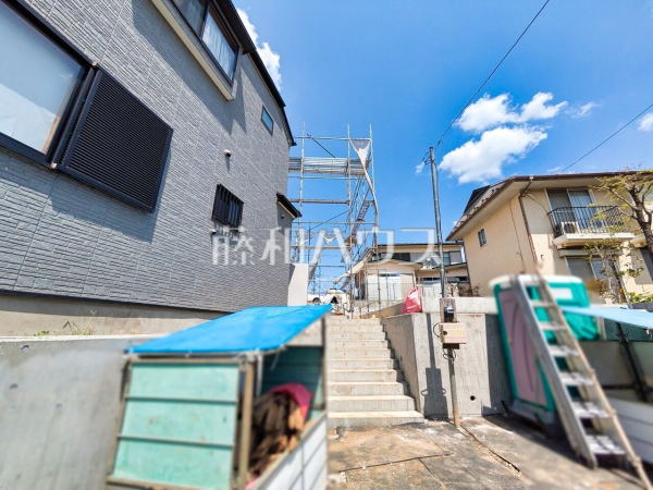 1号地　現地写真　【東久留米市中央町２丁目】さまざまな用途に利用できる小屋裏収納付き　