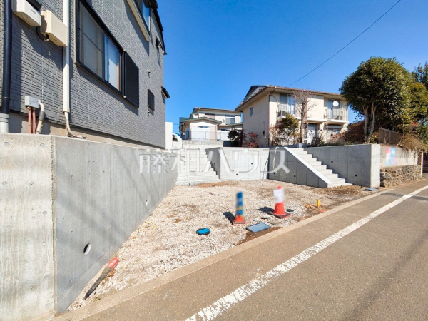 1号地　現地写真　【東久留米市中央町２丁目】 見学はしたいけど、なかなか時間が取れない・・・そんな方に出勤前や仕事終わりにマイホームを見学できるサポートをいたします。 
