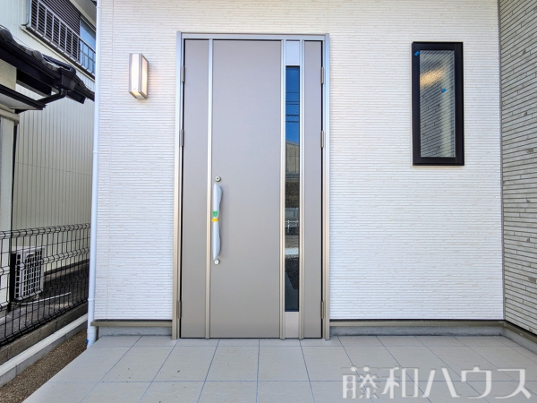 玄関　【春日井市堀ノ内町北１丁目】