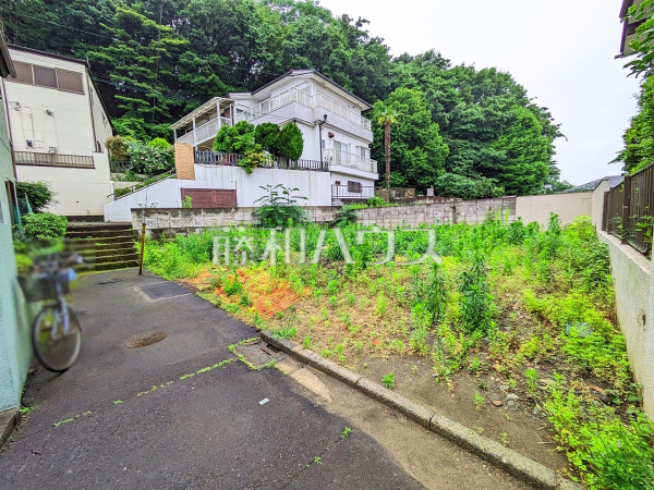 接道状況および現場風景　【日野市新町３丁目】　
物件の事、諸費用の事など、小さな疑問も担当までお気軽にご連絡・ご相談下さい。
