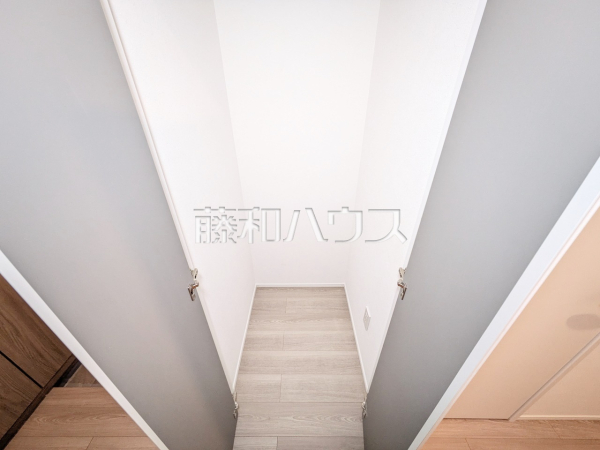 廊下収納　【ファミール高幡不動】