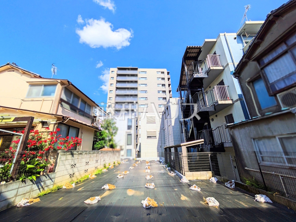 現地写真　【中野区南台３丁目】きれいに整備された敷地。これから夢の新邸がここに建ちます。ぜひ皆様の「こんな家に住みたい！」をお聞かせ下さい。