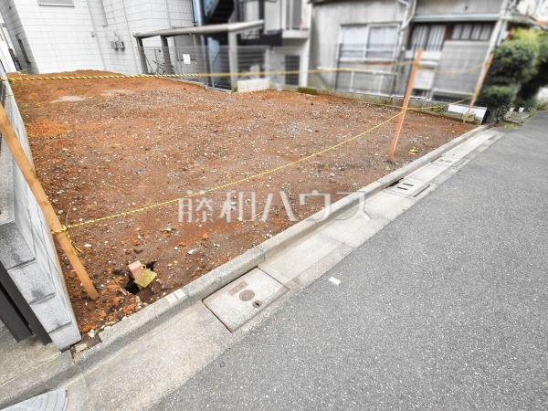 現地写真　【中野区南台３丁目】 見学はしたいけど、なかなか時間が取れない・・・そんな方に出勤前や仕事終わりにマイホームを見学できるサポートをいたします。 