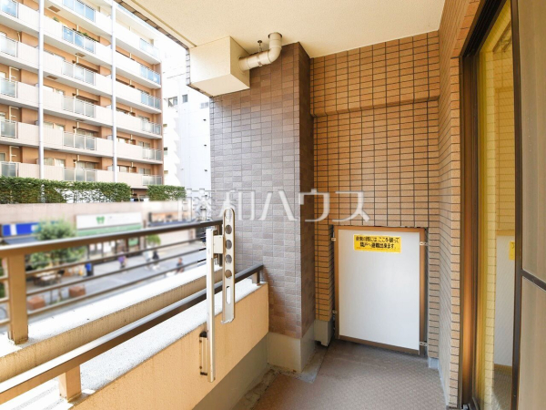 バルコニー　【ピアレージュ三鷹】
即入居可のため、お手続きが済み次第、すぐに新生活が始められます。　