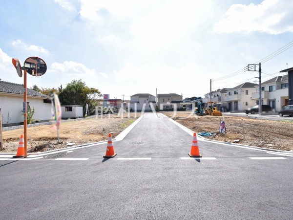 現場風景　【八王子市楢原町】 見学はしたいけど、なかなか時間が取れない・・・そんな方に出勤前や仕事終わりにマイホームを見学できるサポートをいたします。 