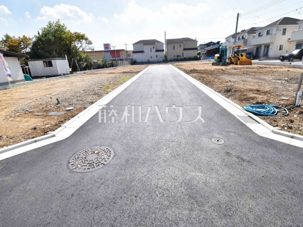 現場風景　【八王子市楢原町】 建物のプレゼンをさせていただきますので、実際の完成イメージを思い描いていただくことができます。お気軽にお問合せ下さい。 