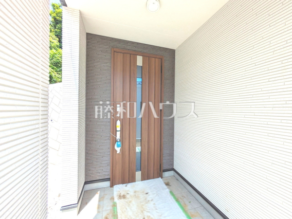3号棟　玄関　 「住まいの顔」とも言われ、家全体のイメージを左右する重要な玄関スペース。 【多摩市関戸５丁目】