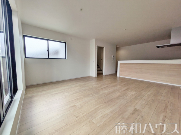 リビング　【名古屋市北区城東町３丁目】