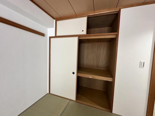 押入　【勝川パーク・ホームズ】　来客用や季節物のお布団などすっきりしまえます。