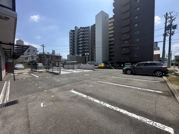 駐車場　【勝川パーク・ホームズ】