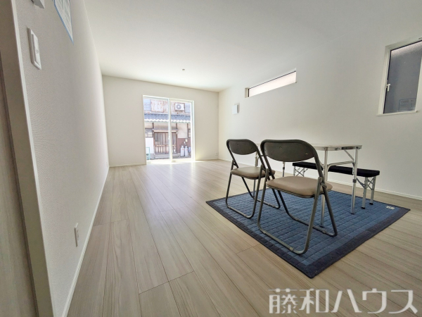 リビング　【北名古屋市六ツ師北屋敷】