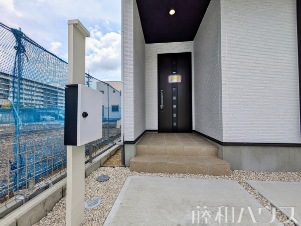 玄関　【小牧市中央３丁目】