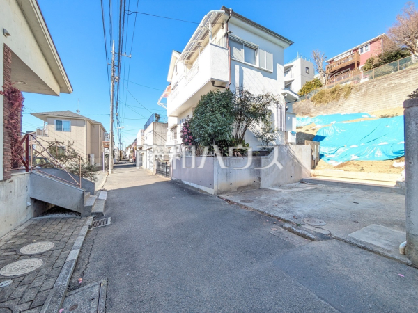 接道状況および現場風景　【国分寺市南町２丁目】緑と陽射しに恵まれた光あふれる住宅街です。
