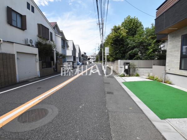接道状況　【世田谷区桜上水３丁目】 周辺環境はもちろん、日当たりや設備仕様など、実際に行ってみないと分からないことも多くございます。営業担当がご案内いたしますので、お気軽にお問い合わせください。  