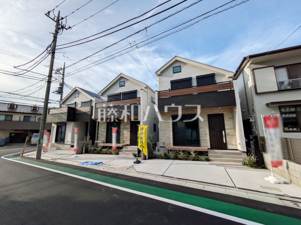 接道状況および現場風景　【世田谷区桜上水３丁目】
堂々完成、いつでもご内覧いただけます！ぜひ実物をご覧いただきたく思います。喜んでご案内いたしますのでお気軽にお問合せ下さい。　