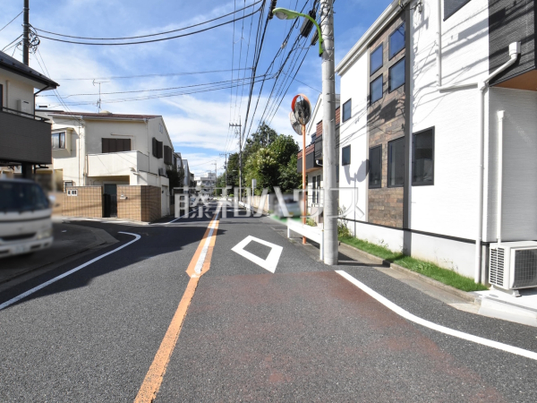 接道状況および現場風景　【世田谷区桜上水３丁目】物件の事、諸費用の事など、小さな疑問も、お気軽にご連絡・ご相談下さい。