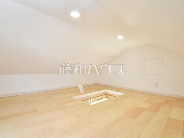 D号棟　小屋裏収納庫　【世田谷区桜上水３丁目】 さまざまな用途に利用できる小屋裏収納庫つき 