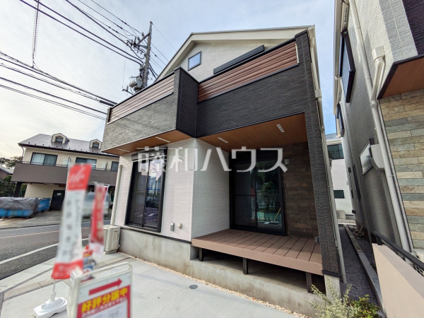 E号棟　ウッドデッキ　【世田谷区桜上水３丁目】
ウッドデッキは、休日にバーベキューをしたり、プールを出して子供たちの遊び場やお酒を飲んだり多目的に使えます。　