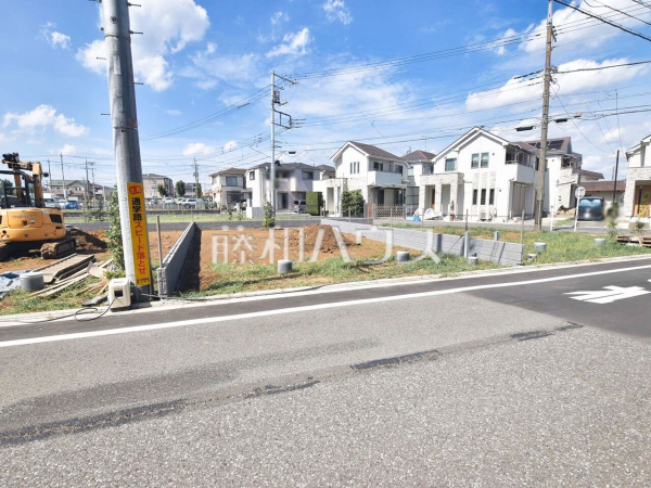 4号地　現地写真　充実した新たな生活を、「あったらいいな」がある、この地から始めてみませんか？鮮やかな青空と暮らすこの土地で・・・。【東大和市立野３丁目】