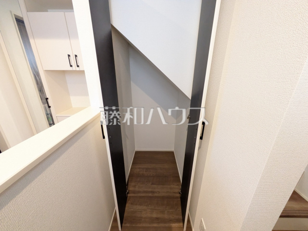1号棟　階段下収納尾　【昭島市朝日町３丁目】