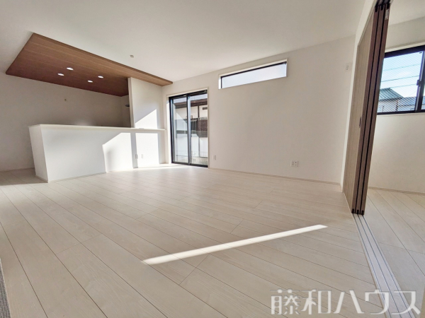 リビング　【名古屋市北区六が池町】