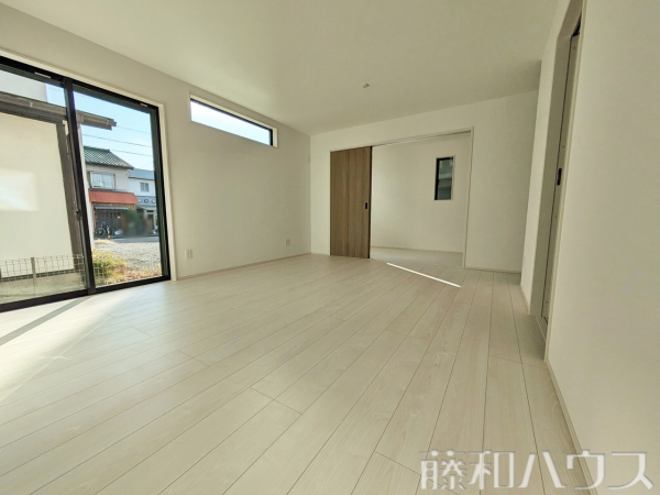 リビング　【名古屋市北区六が池町】
