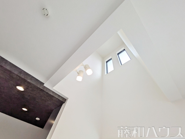 リビング　吹抜け　【名古屋市北区上飯田北町１丁目】