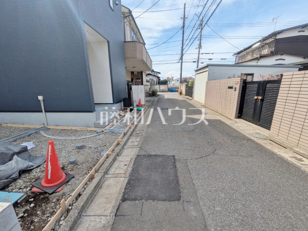 接道状況および現場風景　【練馬区南大泉１丁目】建物の仕様や性能など、詳細につきまして喜んでご案内させていただきますので、どうぞお気軽にお問い合わせくださいませ！
