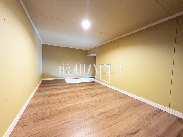 小屋裏収納　【八王子市絹ケ丘２丁目】