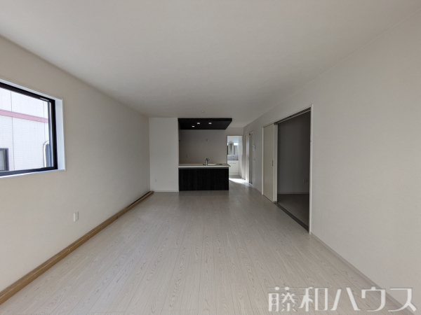 リビング　【春日井市神屋町】