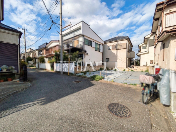 接道状況および現場風景　【新座市野寺４丁目】 お探しの物件に出会うためには、早めのご確認をオススメします。未完成の今のうちにぜひお問合せをお待ちしております。 